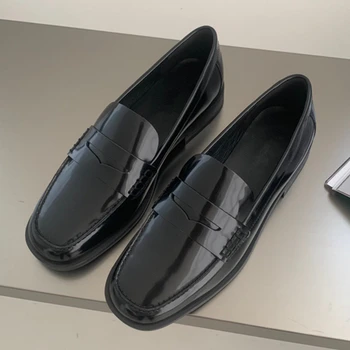 Maxdutti 2023 Yeni Varış hakiki deri ayakkabı Moda Basit Siyah Slip-On Loafer'lar Kadın