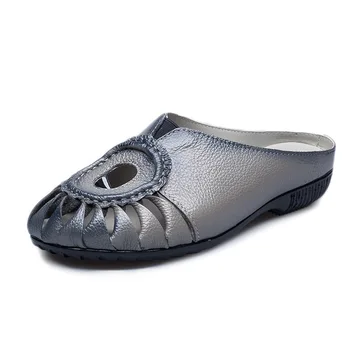 Kadın Sandalet Yaz Ayakkabı 2022 Yeni Kadın Moda Yumuşak Hakiki Deri Hollow Out Moccasins anne ayakkabısı Düz sandalet kadın