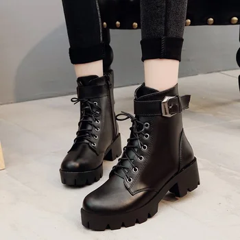 Moda Deri Çizmeler Kadın ayakkabıları kış sıcak bağcıklı yarım çizmeler Kadın İçin Yüksek Kaliteli Su Geçirmez Platform Çizmeler 2021